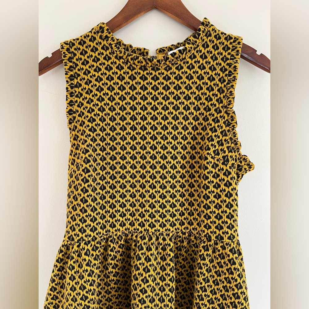 Xhilaration Women's Sleevless Yellow Dress Crew Neck Size Medium